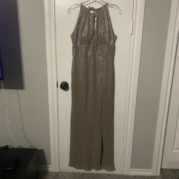 R&M Richards Gold Sleeveless Keyhole Neck Dress Size 6 Women’s Metallic Like New - Picture 2 of 7